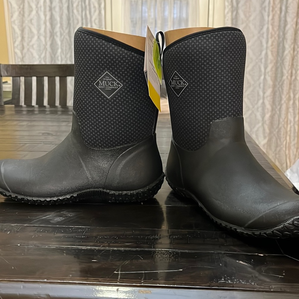 NWT black Original Muck Boots